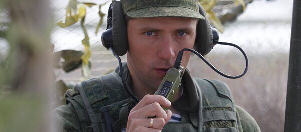 Russian serviceman establishing communication - Sputnik International