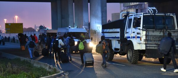 Migrants with suitcases leave the Jungle migrant camp, as part of a major three-day operation planned to clear the camp of its estimated 6,000-8,000 occupants, in Calais, northern France, on October 24, 2016 Migrants with suitcases leave the Jungle migrant camp, as part of a major three-day operation planned to clear the camp of its estimated 6,000-8,000 occupants, in Calais, northern France, on October 24, 2016 - Sputnik International