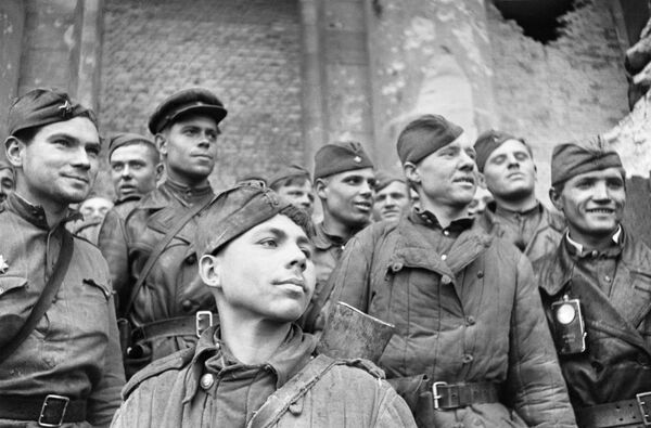 Soldiers that stormed the Reichstag, Reconnaissance platoon of the 674 Infantry Regiment, 150th Infantry Division of Idritsa of the Red Army. - Sputnik International