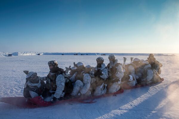 Soldiers of the Chechen Republic’ Special Forces units of the Ministry of Internal Affairs (MVD) during the training exercise near the North Pole. - Sputnik International