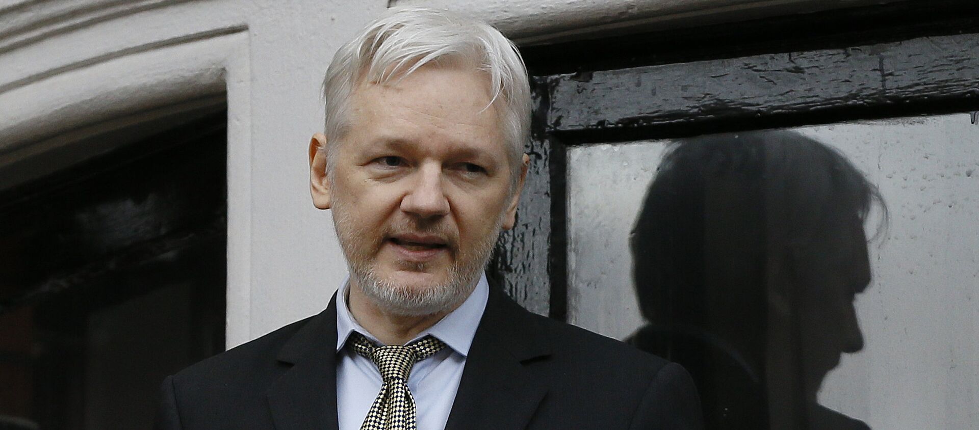 Wikileaks founder Julian Assange speaks from the balcony of the Ecuadorean Embassy in London (File) - Sputnik International, 1920, 17.02.2017