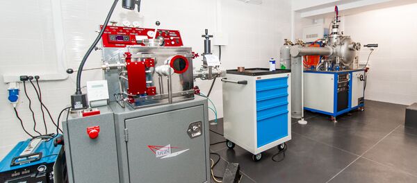 Ученые разработают стекла, по прочности превосходящие сталь Ученые разработают стекла, по прочности превосходящие сталь - Sputnik International