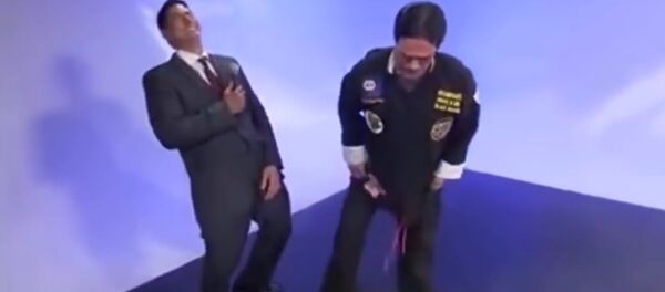 Hilarious moment reporter exposes a fake Kung fu master on live TV Hilarious moment reporter exposes a fake Kung fu master on live TV - Sputnik International