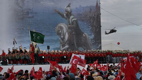 Turkish soldiers, musicians and performers wearing Ottoman-era uniforms perform in Istanbul, Turkey, Saturday, May 30, 2015 during a rally to commemorate the anniversary of city's conquest by the Ottoman Turks - Sputnik International