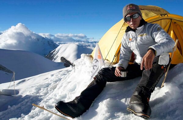 Fearless Russian Base Jumper Sets New World Record With Himalayan Plunge - Sputnik International