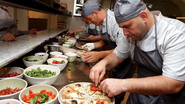 Sp.accio pizzeria run by former drug addicts as part of their rehabilitation program in Coriano, Italy - Sputnik International