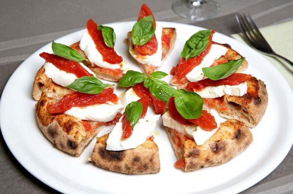 Pizza served at the Sp.accio pizzeria in Rimini, Italy - Sputnik International