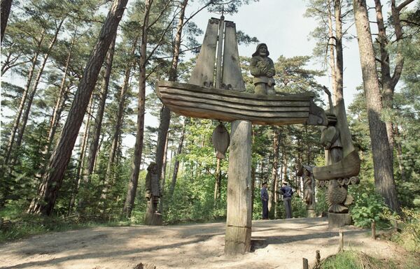 A wooden sculpture ensemble in the park. - Sputnik International