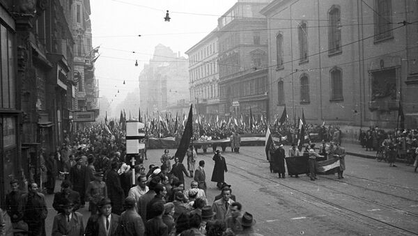 March of protesters on 25th October 1956. Hungary - Sputnik International