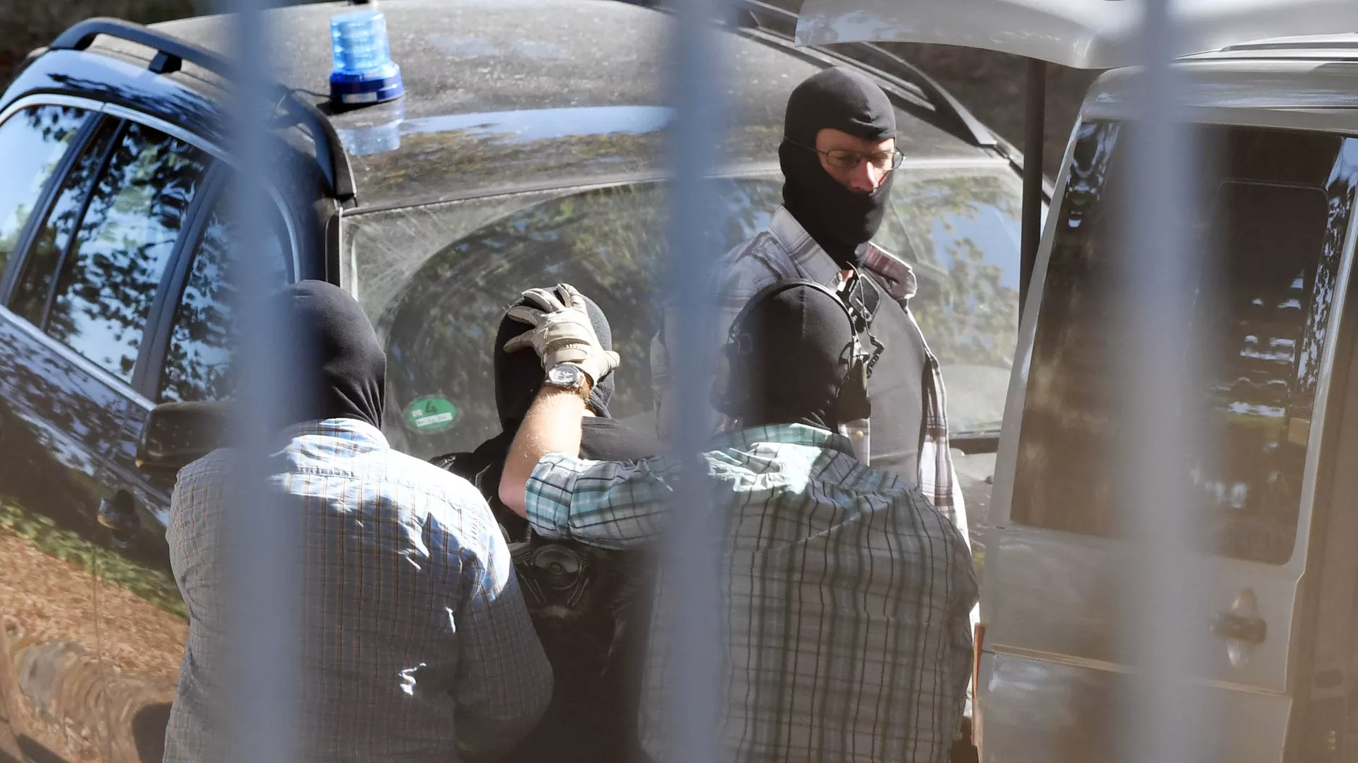 A man suspected of being an Islamic State (IS) militant arrives at the Federal Supreme Court in Karlsruhe, southern Germany, on September 13, 2016 - Sputnik International, 1920, 18.06.2024