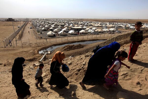 Displaced people who fled Islamic State militants from Mosul walk past at Deepaka camp in the northwest of Erbil, during an operation to attack Islamic State militants in Mosul, Iraq, October 20, 2016 Displaced people who fled Islamic State militants from Mosul walk past at Deepaka camp in the northwest of Erbil, during an operation to attack Islamic State militants in Mosul, Iraq, October 20, 2016 - Sputnik International
