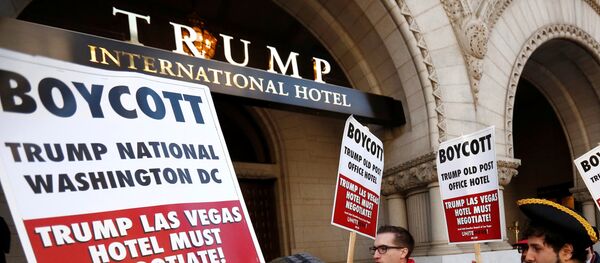 Representative of the AFL-CIO labor union protest against Republican U.S. presidential nominee Donald Trump on the sidewalk outside of the grand opening of his new Trump International Hotel in Washington, U.S. October 26, 2016 Representative of the AFL-CIO labor union protest against Republican U.S. presidential nominee Donald Trump on the sidewalk outside of the grand opening of his new Trump International Hotel in Washington, U.S. October 26, 2016 - Sputnik International
