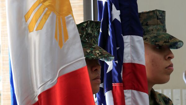 Members of the Philippine-US marine corps stand at attention with the Philippine and American flags during the Philippines-US amphibious landing exercise (PHIBLEX) closing ceremony inside the Philippine Marines headquarters in Taguig city, metro Manila, Philippines October 11, 2016 - Sputnik International