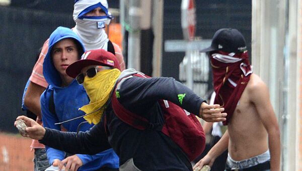 Opposition activists clash with National Guard members during a protest in San Cristobal, state of Tachira, Venezuela on October 26, 2016. - Sputnik International