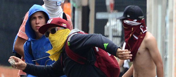 Opposition activists clash with National Guard members during a protest in San Cristobal, state of Tachira, Venezuela on October 26, 2016. - Sputnik International
