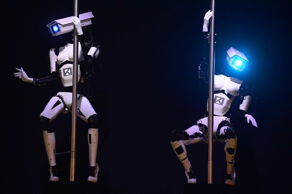 Robots from German company Tobit Software are brilliant pole dancers. The photo was made on the eve of the start of the 2014 CeBIT (Centrum für Büroautomation, Informationstechnologie und Telekommunikation) technology trade fair on March 9, 2014, in Hanover. - Sputnik International