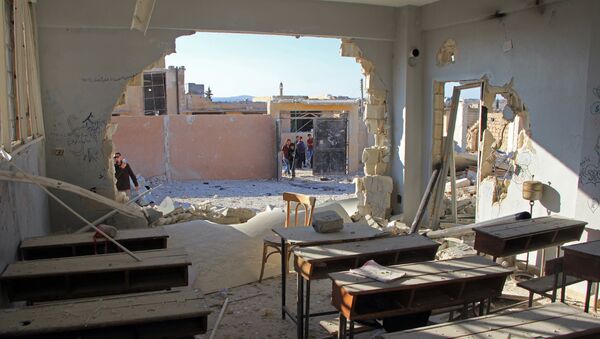 A general view shows a damaged classroom at a school in the south of Syria's Idlib province on October 26, 2016. - Sputnik International