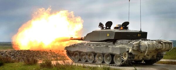 Challenger 2 tank live firing during exercise Challenger 2 tank live firing during exercise - Sputnik International