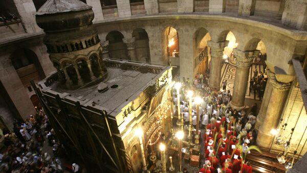 Christian clergymen holding Palm branches walk around the tomb of Jesus Christ during a mass to mark Palm Sunday in the Church of the Holy Sepulchre in Jerusalem's Old City. (File) - Sputnik International