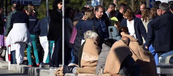 People evacuated from an hospital are covered with blankets following a quake in Rieti, Italy, October 30, 2016. People evacuated from an hospital are covered with blankets following a quake in Rieti, Italy, October 30, 2016. - Sputnik International