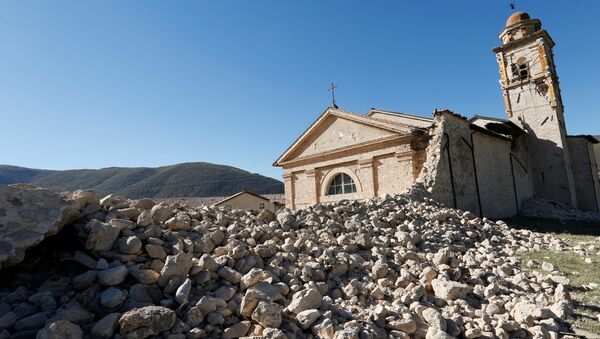 Saint Anthony church is seen partially collapsed following an earthquake along the road to Norcia, Italy, October 30, 2016. - Sputnik International