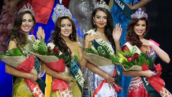 Miss Ecuador Katherine Espin (2nd L), crowned this year's Miss Earth, Miss Colombia Michelle Gomez (2nd R), won as Miss Earth Air, Miss Brazil Bruna Zanardo (L), as Miss Earth Fire and Miss Venezuela Stephanie De Zorzi, won as Miss Earth Water, wave to photographers during the Miss Earth 2016 International coronation night at a mall in Pasay city, metro Manila, Philippines - Sputnik International