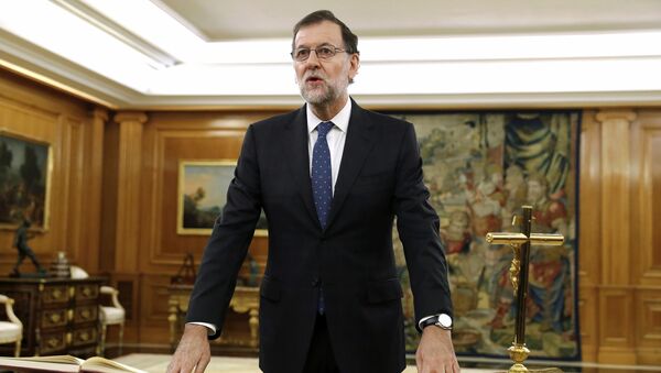 Spain's Prime Minister Mariano Rajoy takes his oath during a ceremony at Zarzuela Palace in Madrid, Spain, October 31, 2016 - Sputnik International