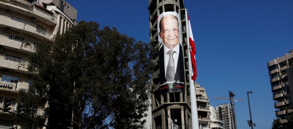 A picture of Christian politician and FPM founder Michel Aoun is seen on a building prior to presidential elections in Beirut, Lebanon October 30, 2016 - Sputnik International
