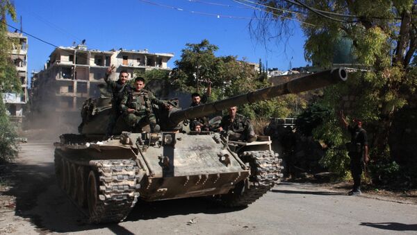 Syrian pro-government forces take part in an operation to take control of Aleppo's Suleiman al-Halabi neighbourhood, which is divided by the frontline that separates the rebel-held east and regime-held west of the northern city, on September 30, 2016 - Sputnik International