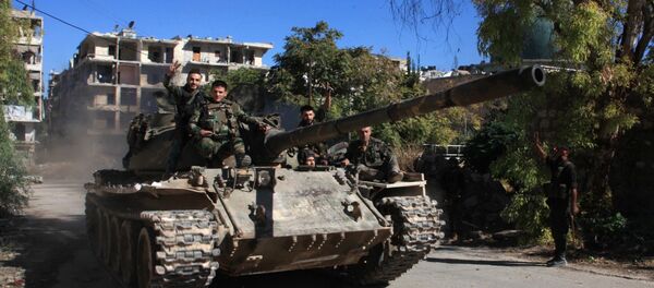 Syrian pro-government forces take part in an operation to take control of Aleppo's Suleiman al-Halabi neighbourhood, which is divided by the frontline that separates the rebel-held east and regime-held west of the northern city, on September 30, 2016 Syrian pro-government forces take part in an operation to take control of Aleppo's Suleiman al-Halabi neighbourhood, which is divided by the frontline that separates the rebel-held east and regime-held west of the northern city, on September 30, 2016 - Sputnik International