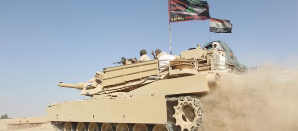 A tank of the Iraqi army drives south of Mosul, Iraq October 30, 2016 - Sputnik International
