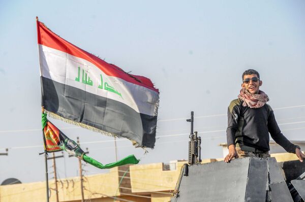 Ali Zeyd, another Mosul native, is fighting to free the city in the ranks of the Iraqi army - Sputnik International