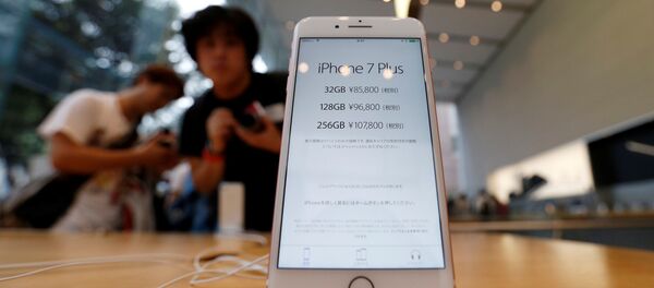 Apple's new iPhone 7 Plus is displayed at the Apple Store at Tokyo's Omotesando shopping district, Japan, September 16, 2016 Apple's new iPhone 7 Plus is displayed at the Apple Store at Tokyo's Omotesando shopping district, Japan, September 16, 2016 - Sputnik International