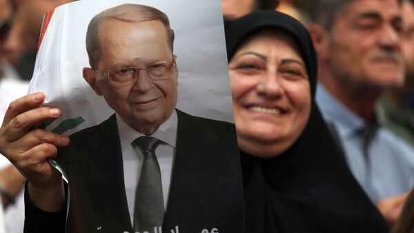 A woman carries a picture of newly elected Lebanese President Michel Aoun in the Haret Hreik area, southern suburbs of Beirut, Lebanon October 31, 2016 - Sputnik International