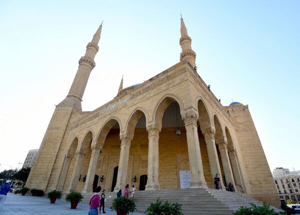 A view of the Mohammad Al-Amin Mosque, also referred to as the Blue Mosque, from the outside. - Sputnik International