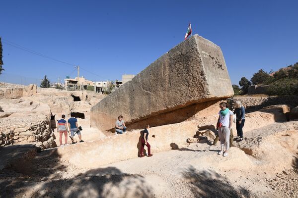 The Stone of the South — a megalithic stone lying in Baalbek, Lebanon - Sputnik International