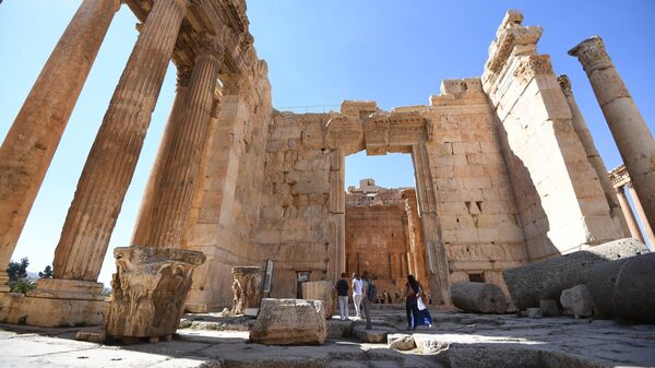 Visitors at the Temple of Mercury in a temple complex of Baalbek, Lebanon - Sputnik International