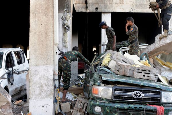 Men inspect the site of an airstrike which witnesses said was by Saudi-led coalition aircraft on mourners at a hall where a wake for the father of Jalal al-Roweishan, the interior minister in the Houthi-dominated Yemeni government, was being held, in Sanaa, Yemen October 8, 2016.  - Sputnik International