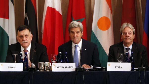 Libya's Prime Minister Fayez al-Sarraj, U.S. Secretary of State John Kerry and Italy's Foreign Minister Paolo Gentiloni participate in a ministerial meeting on Libya 2016 - Sputnik International