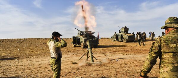Iraqi forces fire mortar shells towards Daesh positions on October 21, 2016, on the frontline on the outskirts of Qayyarah, about 30 kilometres south of Mosul, during an operation to retake the main hub city from Daesh Iraqi forces fire mortar shells towards Daesh positions on October 21, 2016, on the frontline on the outskirts of Qayyarah, about 30 kilometres south of Mosul, during an operation to retake the main hub city from Daesh - Sputnik International
