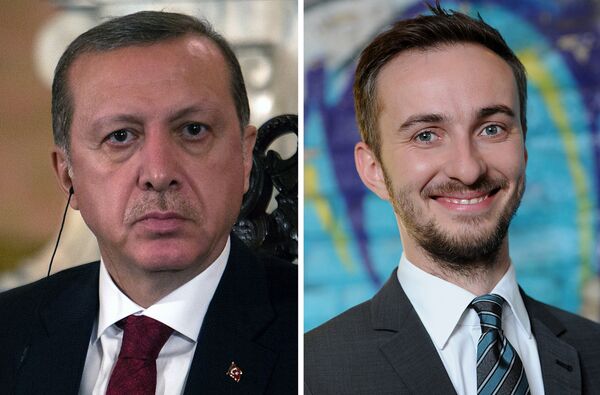 This combo made with file pictures shows Turkish President Recep Tayyip Erdogan (L) in Lima on February 2, 2016 and German TV comedian Jan Böhmermann on February 22, 2012 in Berlin - Sputnik International