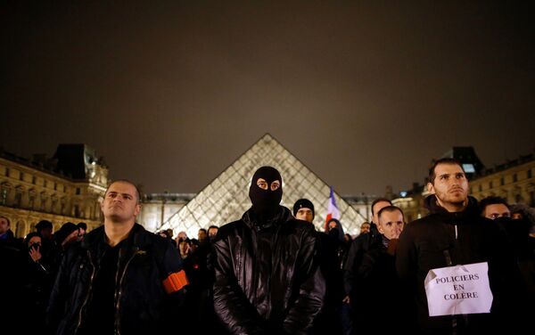 Police officers stand in front of the Louvre Pyramid designed by Chinese-born U.S. Architect Ieoh Ming Pei during a protest against anti-police violence in Paris, France, November 1, 2016 Police officers stand in front of the Louvre Pyramid designed by Chinese-born U.S. Architect Ieoh Ming Pei during a protest against anti-police violence in Paris, France, November 1, 2016 - Sputnik International