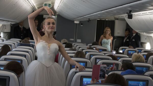 Katherine Jenkins and dancers from the Bolshoi Ballet perform first-ever ballet and musical performance in the sky - Sputnik International