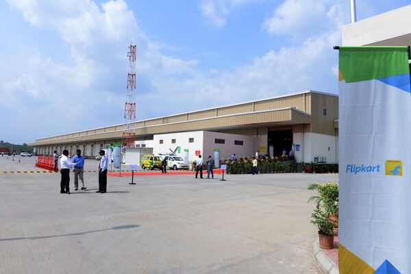 Indian security personel and officials wait at the launch of Flipkart's Largest Fulfillment Centre on the outskirts of Hyderabad (File) Indian security personel and officials wait at the launch of Flipkart's Largest Fulfillment Centre on the outskirts of Hyderabad (File) - Sputnik International