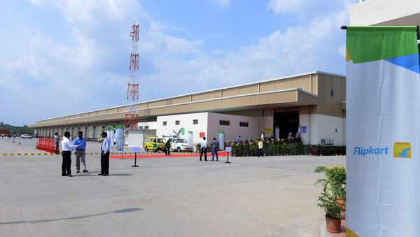 Indian security personel and officials wait at the launch of Flipkart's Largest Fulfillment Centre on the outskirts of Hyderabad (File) - Sputnik International