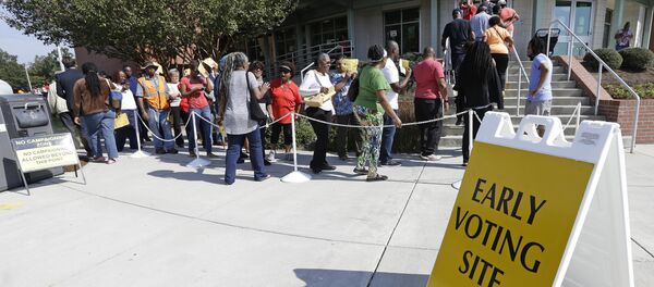 Voters line up Thursday, Oct. 20, 2016 during early voting at Chavis Community Center in Raleigh, N.C. - Sputnik International