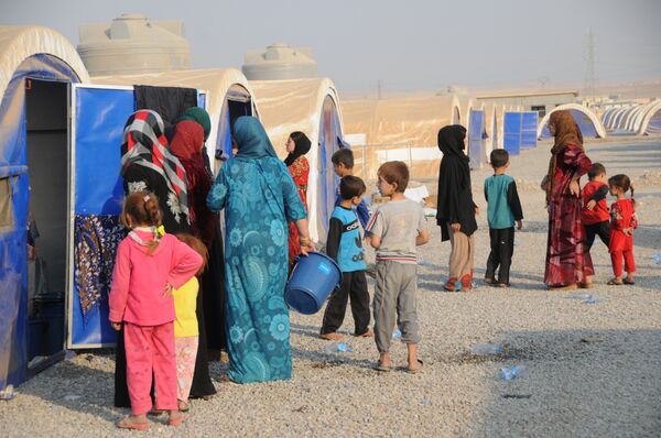 In this photo residents of Mosul and the nearby villages are seen being accomodated in the Hazir refugee camp  - Sputnik International