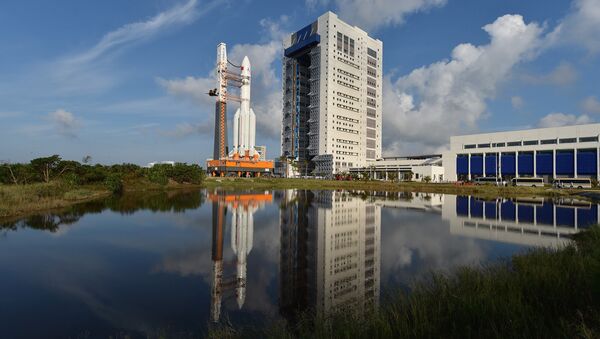 A Long March 5 carrier rocket is transferred to a launching area in Wenchang, Hainan Province, China, October 28, 2016 - Sputnik International