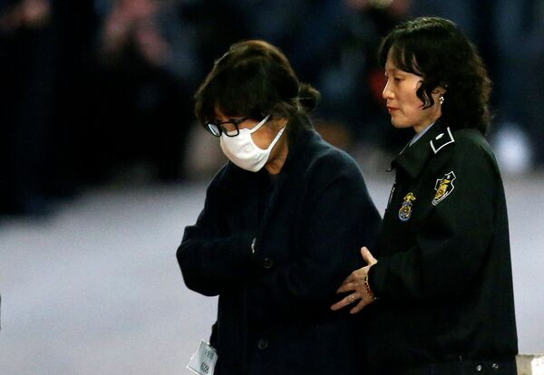 Choi Soon-sil, a long-time friend of the South Korean President Park Geun-hye, leaves after attending an investigation to determine an arrest warrant's validity at a court in Seoul, South Korea, November 3, 2016 Choi Soon-sil, a long-time friend of the South Korean President Park Geun-hye, leaves after attending an investigation to determine an arrest warrant's validity at a court in Seoul, South Korea, November 3, 2016 - Sputnik International
