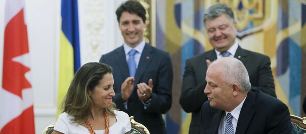 Canadian International Trade Minister Chrystia Freeland, foreground left, exchanges documents with First Vice Prime Minister, Minister of Economic Development and Trade of Ukraine Stepan Kubiv, foreground right, as Ukrainian President Petro Poroshenko, right, Canadian Prime Minister Justin Trudeau applaud during a signing ceremony in Kiev, Ukraine, Monday, July 11, 2016 Canadian International Trade Minister Chrystia Freeland, foreground left, exchanges documents with First Vice Prime Minister, Minister of Economic Development and Trade of Ukraine Stepan Kubiv, foreground right, as Ukrainian President Petro Poroshenko, right, Canadian Prime Minister Justin Trudeau applaud during a signing ceremony in Kiev, Ukraine, Monday, July 11, 2016 - Sputnik International
